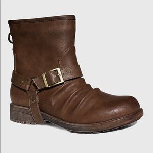 Groove Brown Short Boots Size 9